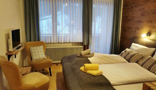 Studio (2 Adults + 1 Child)