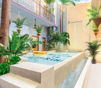 Apartment with Pool View 