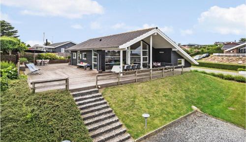 Four-Bedroom Holiday Home