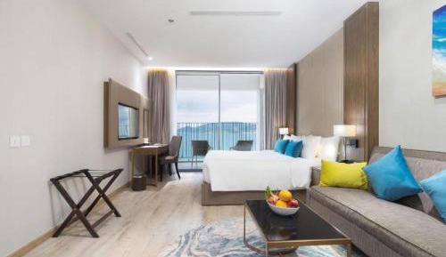 Deluxe Suite with Sea View