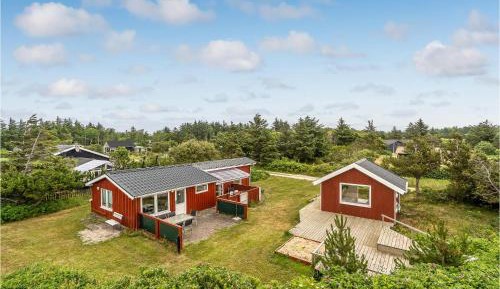 Three-Bedroom Holiday Home 