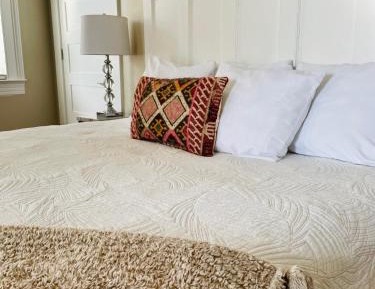 King Room with Roll-In Shower - Disability Access