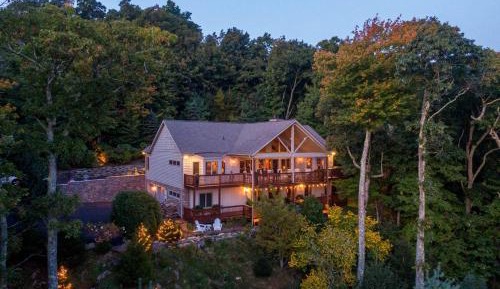 Five-Bedroom Holiday Home
