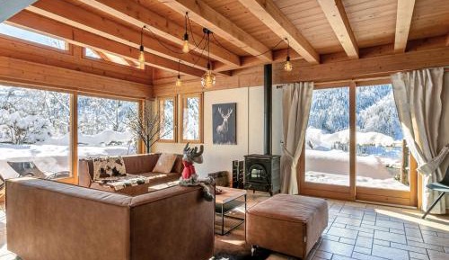 Chalet (13 Adults)