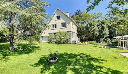 Holiday Home (10 Adults)