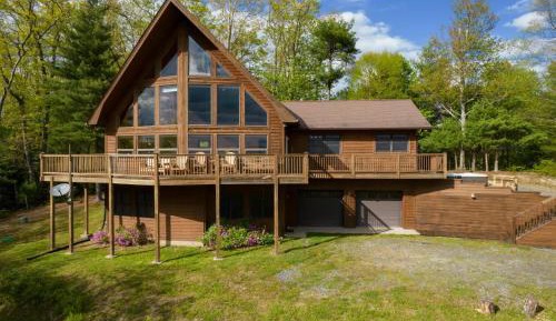 Three-Bedroom Holiday Home 