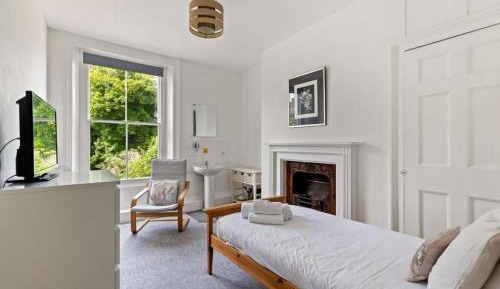 Single Room with Shared Bathroom