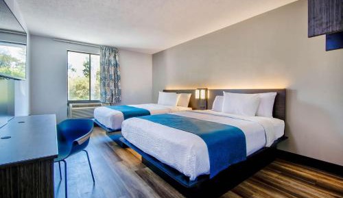 Queen Room with Two Queen Beds - Non-Smoking