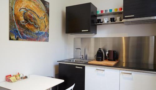 Deluxe Apartment Second Floor Street side