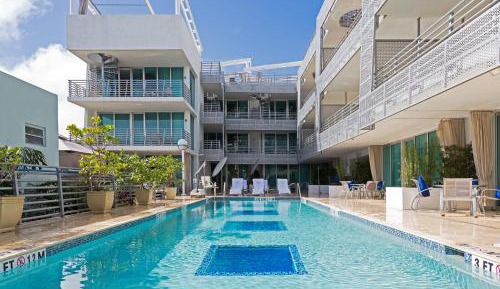 King Suite with Pool View
