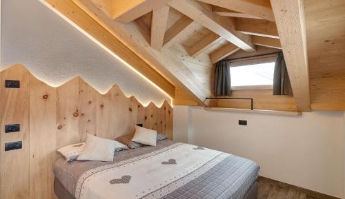 Superior One-Bedroom Apartment with Balcony