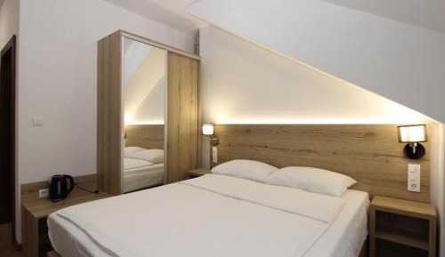 Double or Twin Room with Bathroom