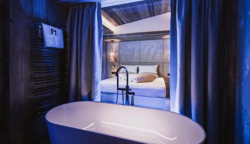 Deluxe Suite with Sauna