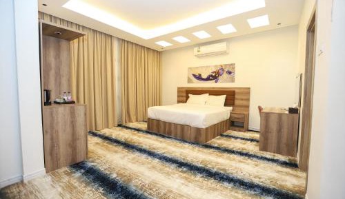 Deluxe King Suite