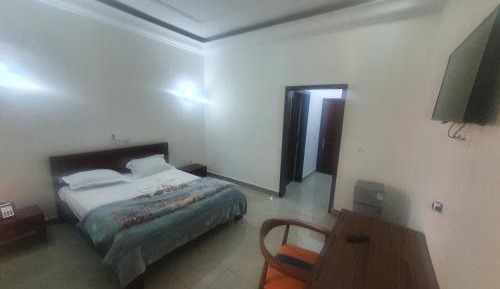 Standard Queen Room