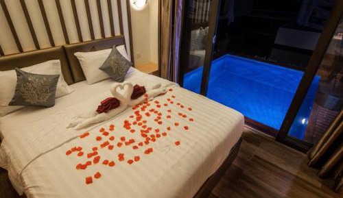 Double Room with Pool View