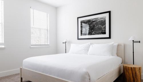 One-Bedroom Apartment (Self Check-in with Virtual Front Desk)