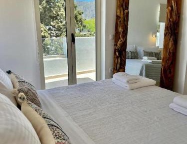 Apartment with Mountain View