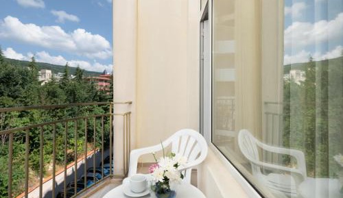Studio with Garden View