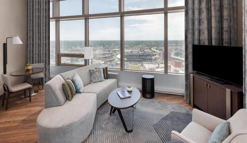 Skyloft Two-Level King Suite with Sofa Bed