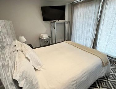Master Suite with Queen Bed
