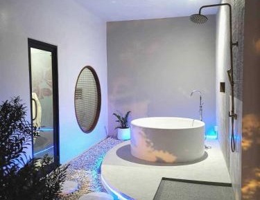 Deluxe Double Room (2 Adults + 1 Child)