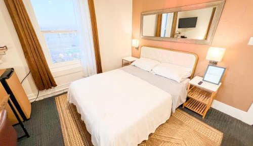 Queen Suite with Sea View
