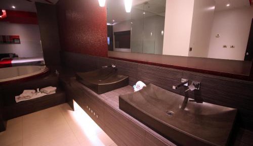 Deluxe Suite with Spa Bath