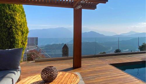 Two-Bedroom Apartment with Mountain View