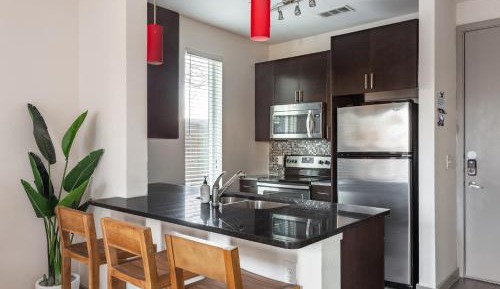 One-Bedroom Apartment (Self Check-in with Virtual Front Desk)
