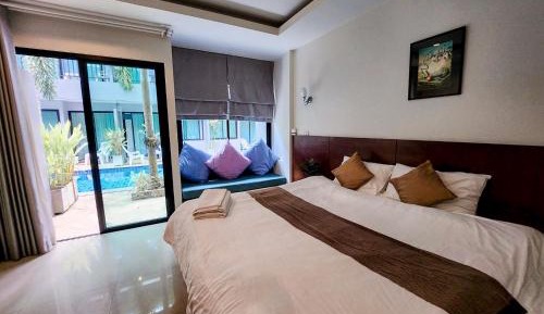 Deluxe Double or Twin Room with Pool Access
