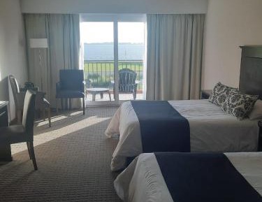 Deluxe Queen Suite