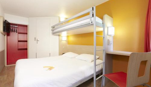 Triple Room (1 Double Bed + 1 Single Bed)