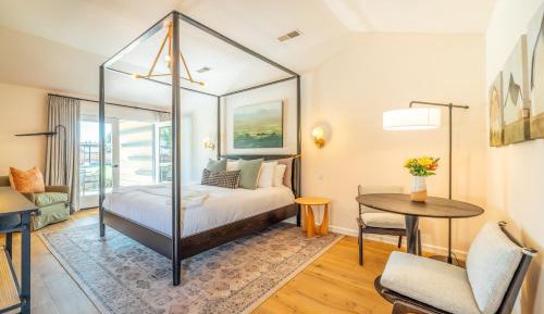 Deluxe King Suite