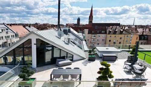 Penthouse with Roof Top