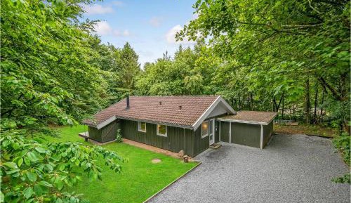 Three-Bedroom Holiday Home 