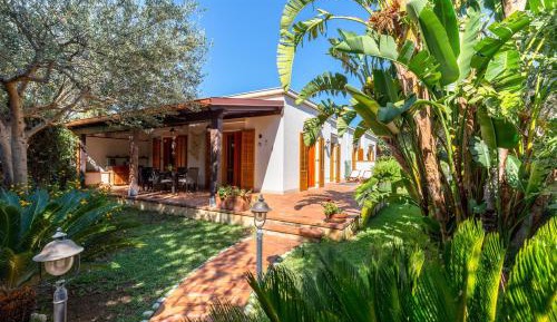 Villa with Garden View