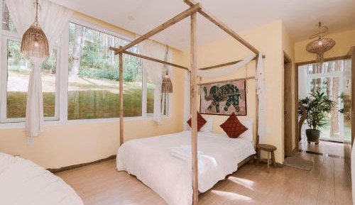 Queen Room with Garden View