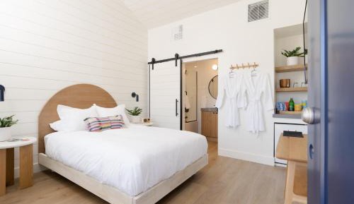 Standard Queen Room