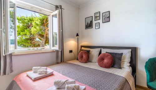 Studio Apartment with Shared Terrace and Sea View