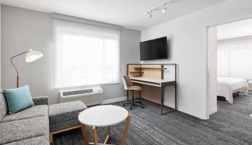 1 Bedroom Suite, 1 King, Sofa bed