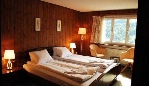 Apartment with Mountain View