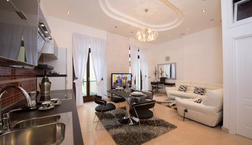 Superior One-Bedroom Apartment (2 Adults)