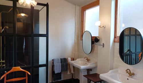 Deluxe Double Room with Shower