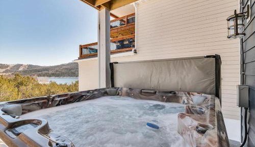 Eight-Bedroom Holiday Home