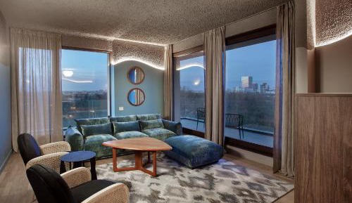 Three-Bedroom Apartment with Lake View