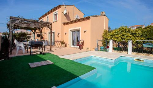 Villa with Garden View