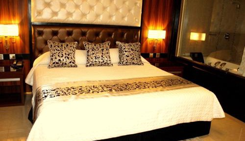 Jacuzzi Suite