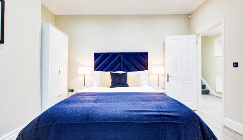 Three-Bedroom Deluxe Apartment