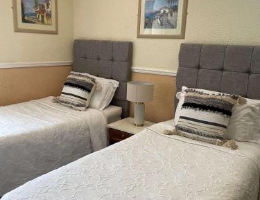 Standard Twin Room